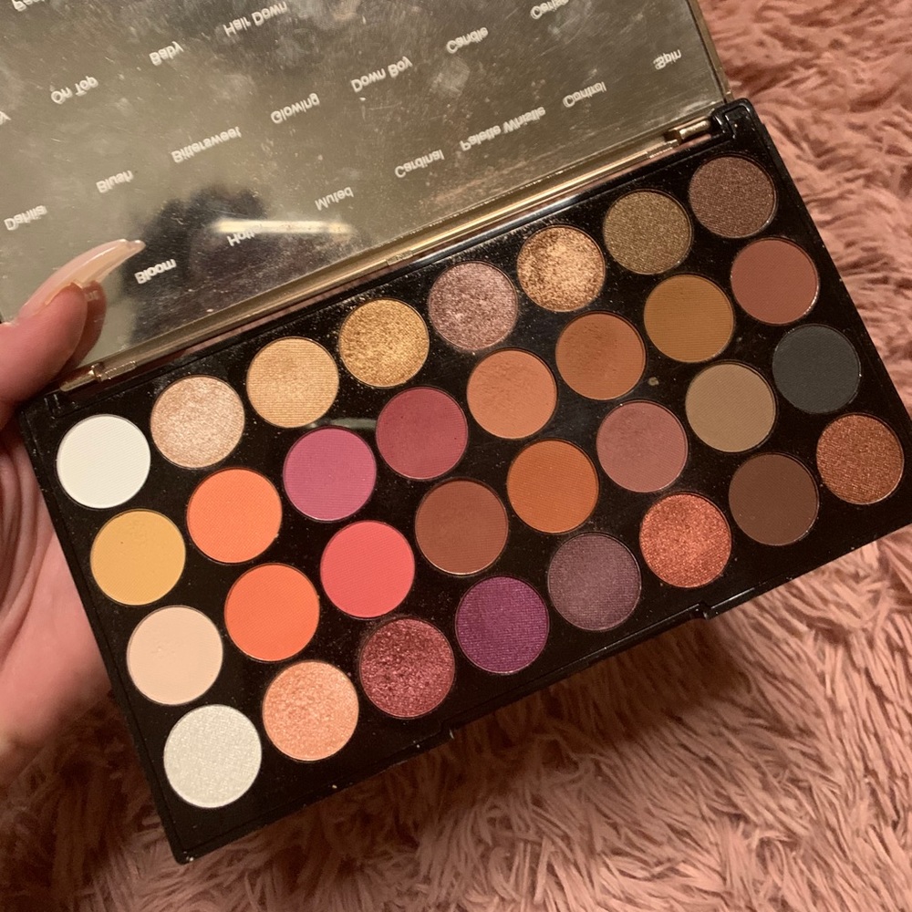 Make up revolution palette